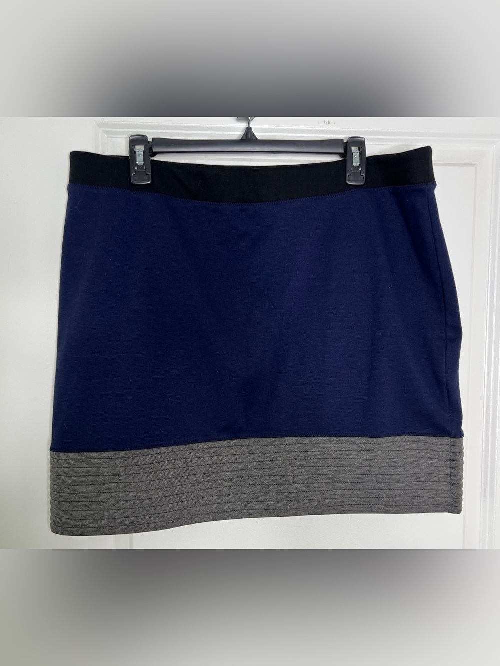 Simply Vera Vera Wang Navy Blue Knit Skirt with Gray Ribbed Hem Size XL
